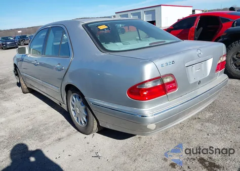 2000 Mercedes-Benz E 320 z USA, uszkodzony, nr VIN WDBJF65J7YB137751